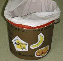 poubelle marron